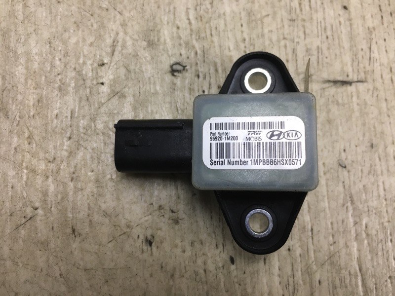Запчасть датчик удара KIA OPTIMA TF 11-16 2013 TF 2.4 G4KJ 95920-1M200 Б/У Датчик удара KIA OPTIMA TF 11-16 2013 TF 2.4 G4KJ 95920-1M200 Б/У