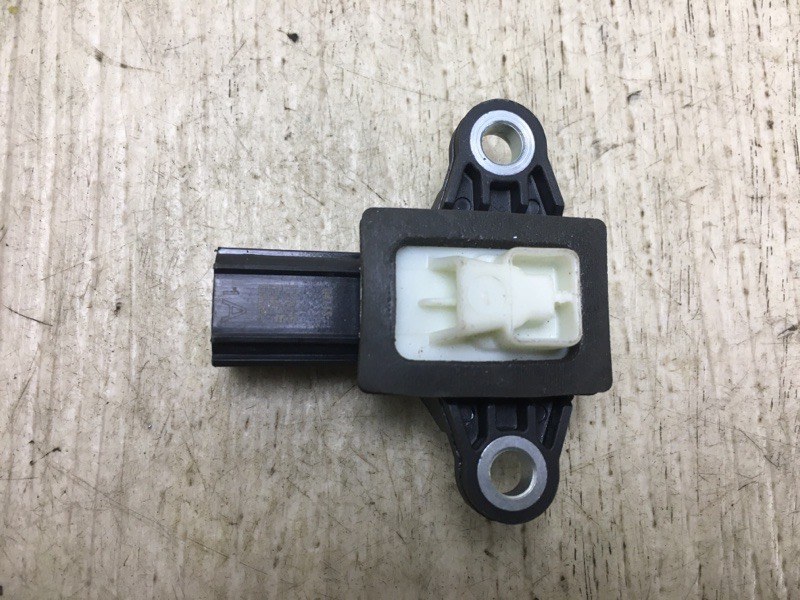 Датчик удара SORENTO UM 14- 2015 UM 2.4 G4KJ