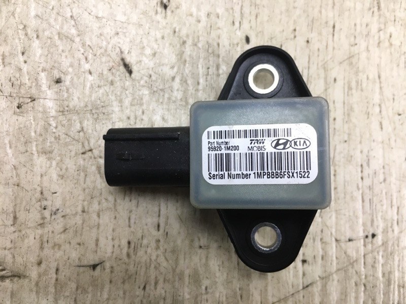 Датчик удара HYUNDAI SONATA YF 10-14 2013 YF 2.4 G4KJ 95920-1M200 Б/У