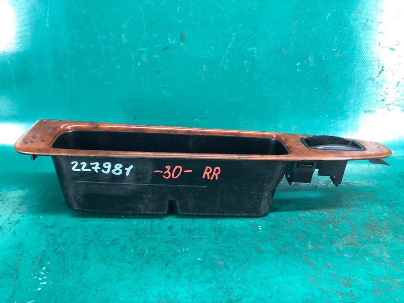 Накладка кнопок стеклоподъемника задняя правая CAMRY 30 02-06 2002 Седан 3.0 1MZFE