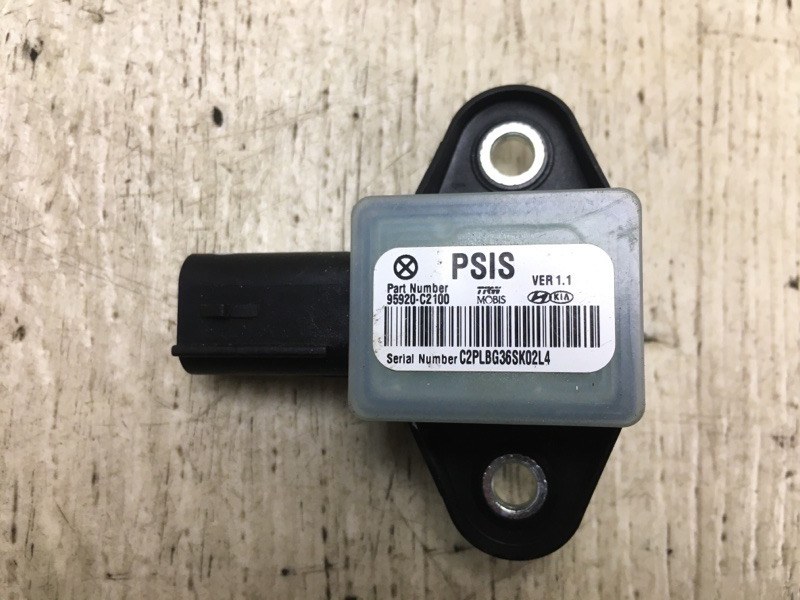 Запчасть датчик удара KIA OPTIMA JF 15-20 2018 JF 2.4 G4KJ 95920-C2100 Б/У Датчик удара KIA OPTIMA JF 15-20 2018 JF 2.4 G4KJ 95920-C2100 Б/У