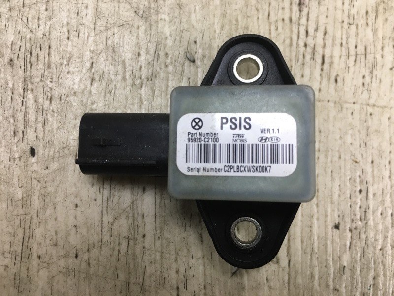 Запчасть датчик удара HYUNDAI SONATA LF 2014- 2014 LF 2.4 G4KJ 95920-C2100 Б/У Датчик удара HYUNDAI SONATA LF 2014- 2014 LF 2.4 G4KJ 95920-C2100 Б/У