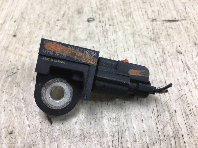 Запчасть датчик удара KIA SORENTO XM 09-14 2012 XM 2.4 G4KJ 95930-2P000 Б/У Датчик удара KIA SORENTO XM 09-14 2012 XM 2.4 G4KJ 95930-2P000 Б/У