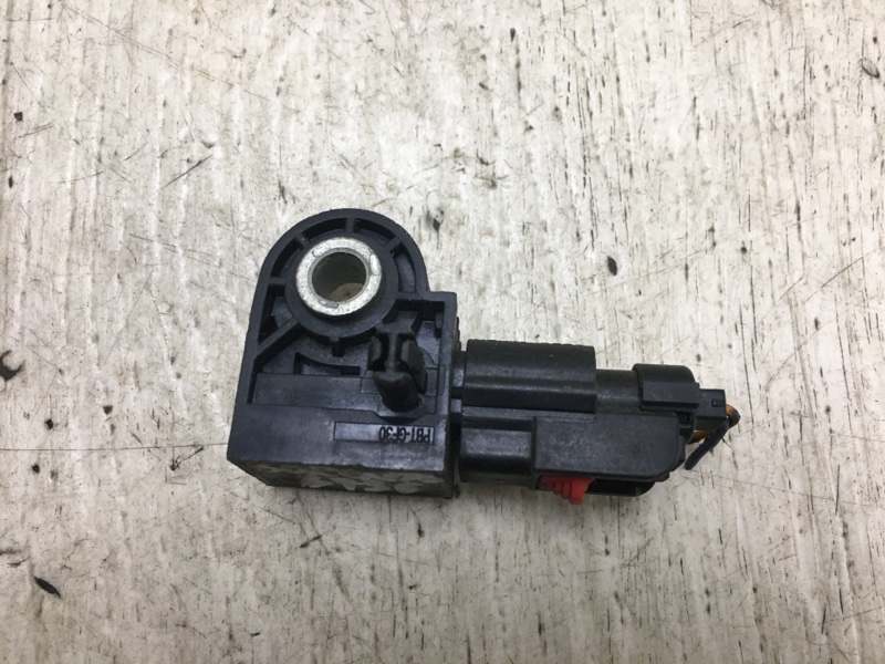 Датчик удара SORENTO XM 09-14 2012 XM 2.4 G4KJ Датчик удара SORENTO XM 09-14 2012 XM 2.4 G4KJ