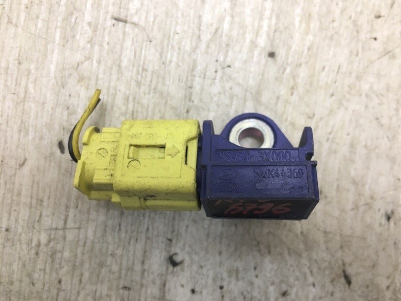 Датчик удара передний KIA RIO UB 2011-2017 2012 UB 1.6 G4FD 95920-3X000 Б/У