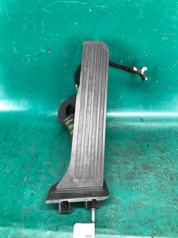 Педаль газа VOLKSWAGEN PASSAT B8 14- Седан 1.8 CPRA