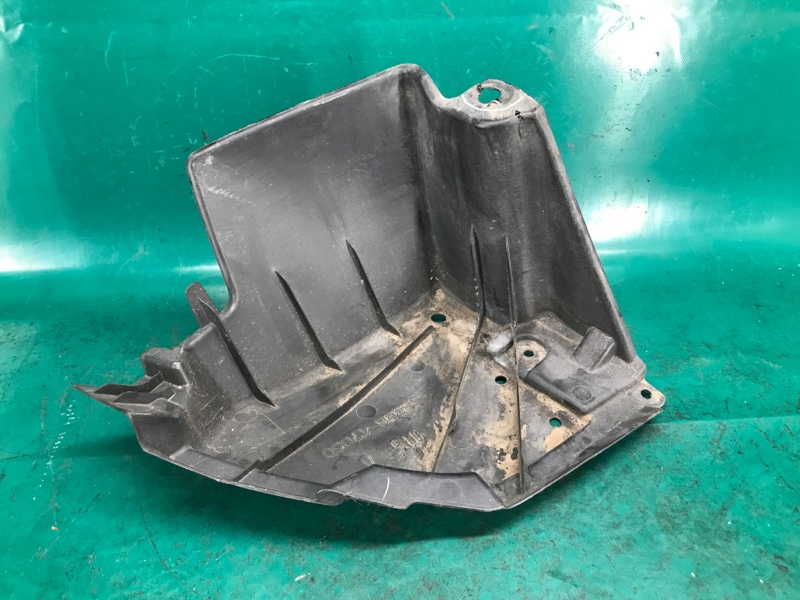 Защита заднего бампера правая TOYOTA PRIUS 16- 2016 Хэтчбек 1.8 2ZRFXE 58398-47050 Б/У