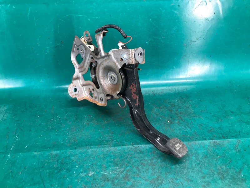 Педаль стояночного тормоза TOYOTA PRIUS 16- 2016 Хэтчбек 1.8 2ZRFXE 46250-47040 Б/У