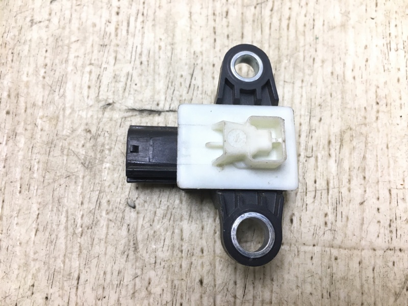 Запчасть датчик удара NISSAN SENTRA B17 12-21 2017 B17 1.8 MRA8DE 98836-3TA0A Б/У Датчик удара NISSAN SENTRA B17 12-21 2017 B17 1.8 MRA8DE 98836-3TA0A Б/У