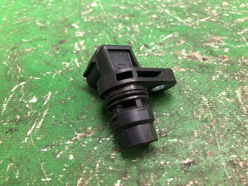 Датчик положения распредвала MAZDA 3 BM 13-19 2017 BM 2.0 PE-VPS PE01-18-230 Б/У