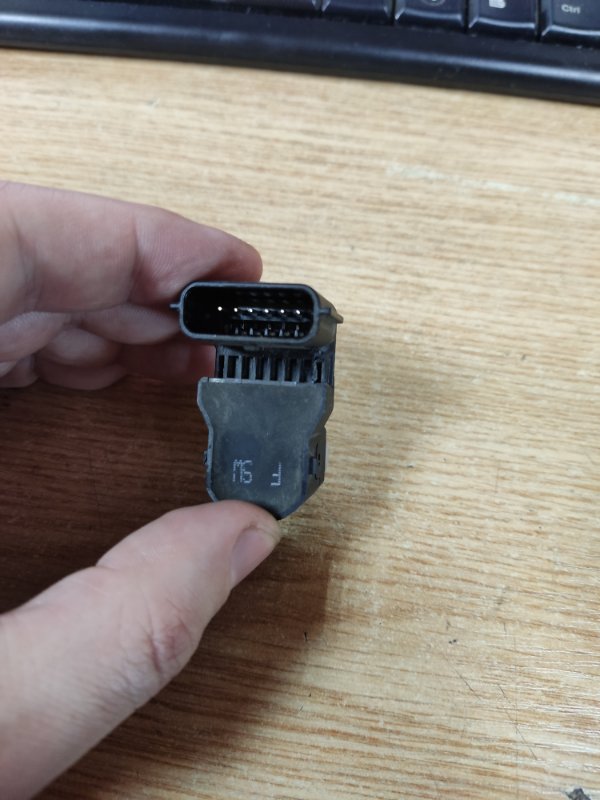 Датчик парктроника передний KIA SORENTO UM 14- 2.2 Датчик парктроника передний KIA SORENTO UM 14- 2.2