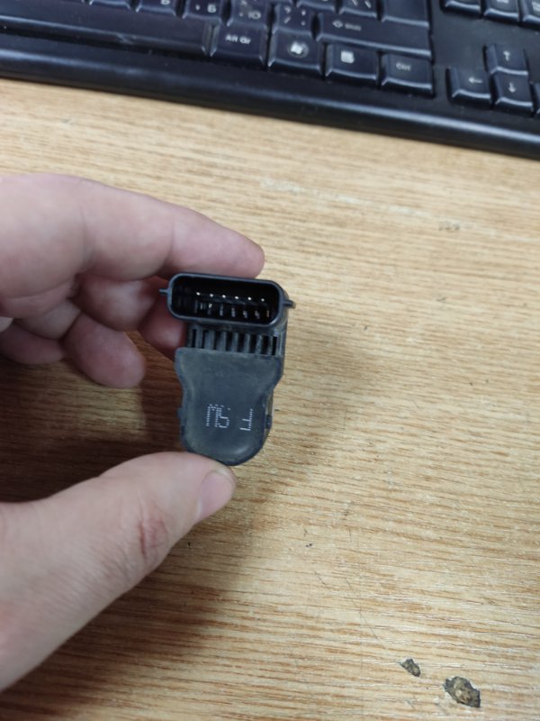 Датчик парктроника передний KIA SORENTO UM 14- 2.2