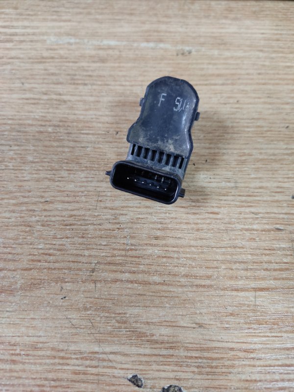 Датчик парктроника передний KIA SORENTO UM 14- 2.2