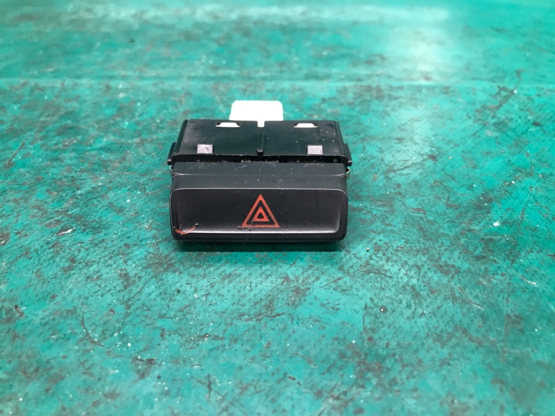 Кнопка аварийной сигнализации VOLKSWAGEN PASSAT B8 14- 2016 Седан 1.8 CPRA 561 953 509 C FBY Б/У