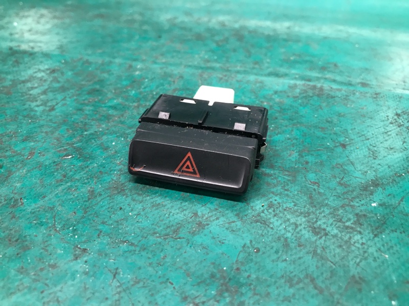 Кнопка аварийной сигнализации PASSAT B8 14- 2016 Седан 1.8 CPRA