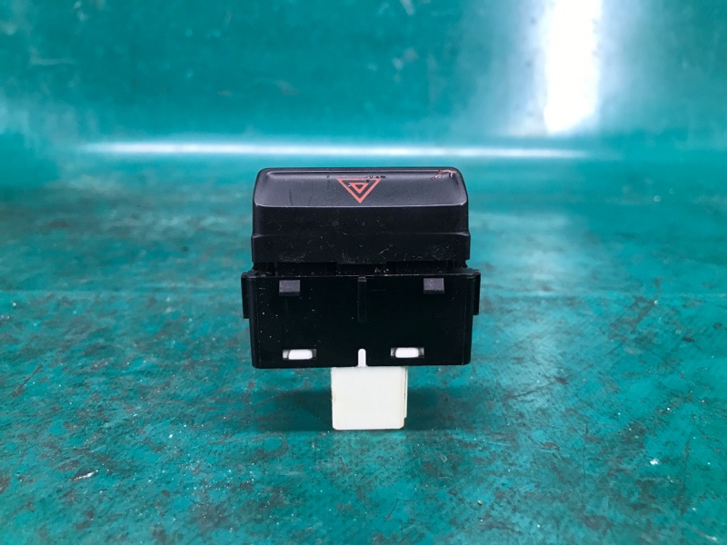 Кнопка аварийной сигнализации PASSAT B8 14- 2016 Седан 1.8 CPRA