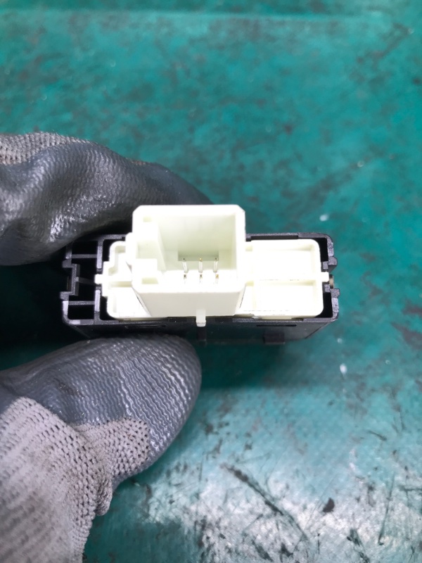 Кнопка аварийной сигнализации PASSAT B8 14- 2016 Седан 1.8 CPRA