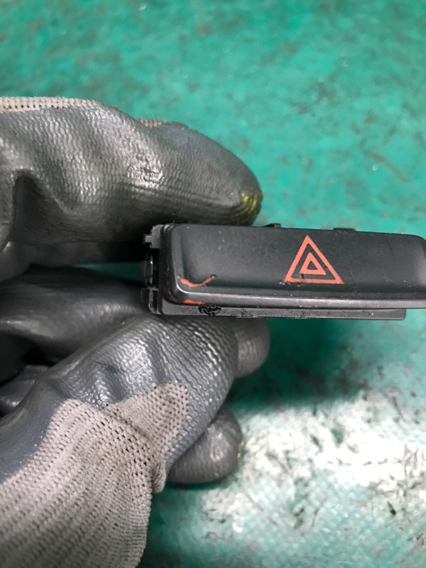 Кнопка аварийной сигнализации PASSAT B8 14- 2016 Седан 1.8 CPRA