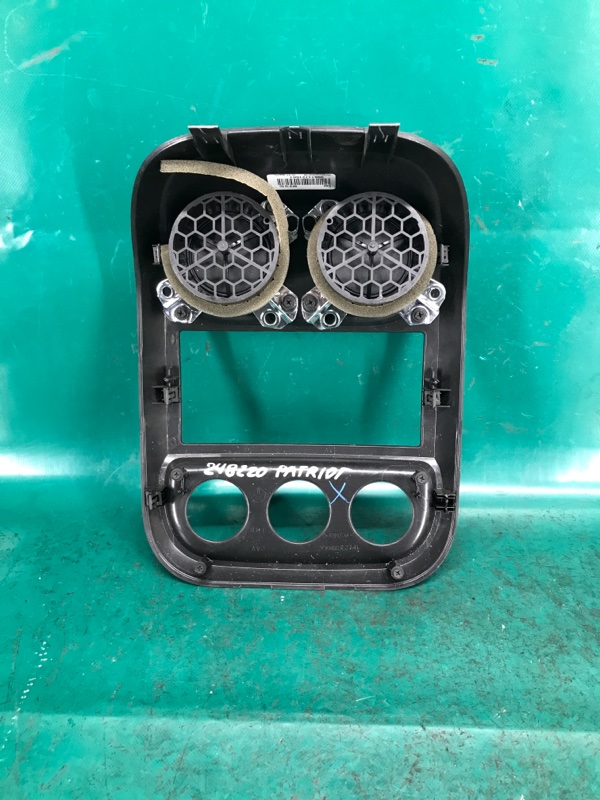 Накладка торпедо центр. PATRIOT 10-17 2011 Внедорожник 2.4 ED3