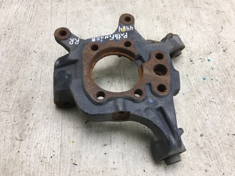 Цапфа задняя правая PATHFINDER R52 12-21 2018 R52 3.5 VQ35DD