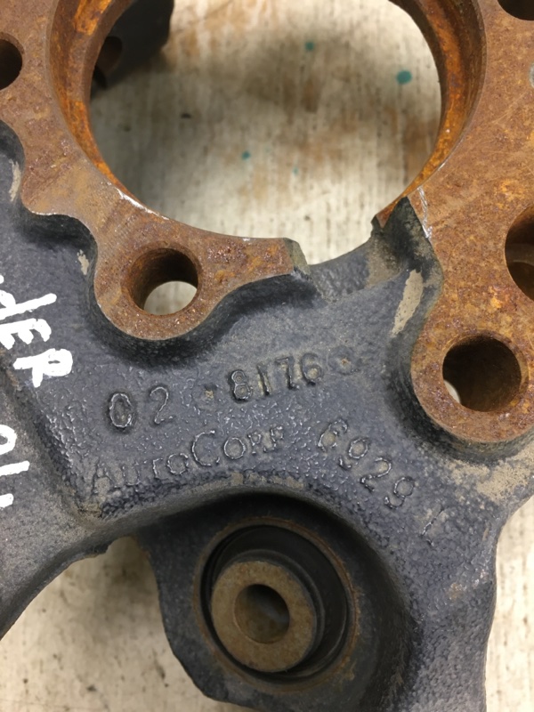 Цапфа задняя левая PATHFINDER R52 12-21 2018 R52 3.5 VQ35DD