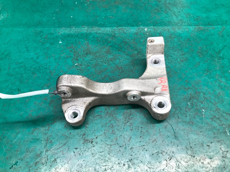 Кронштейн промежуточного вала правый CHEROKEE 14- 2017 Внедорожник 2.4 Кронштейн промежуточного вала правый CHEROKEE 14- 2017 Внедорожник 2.4