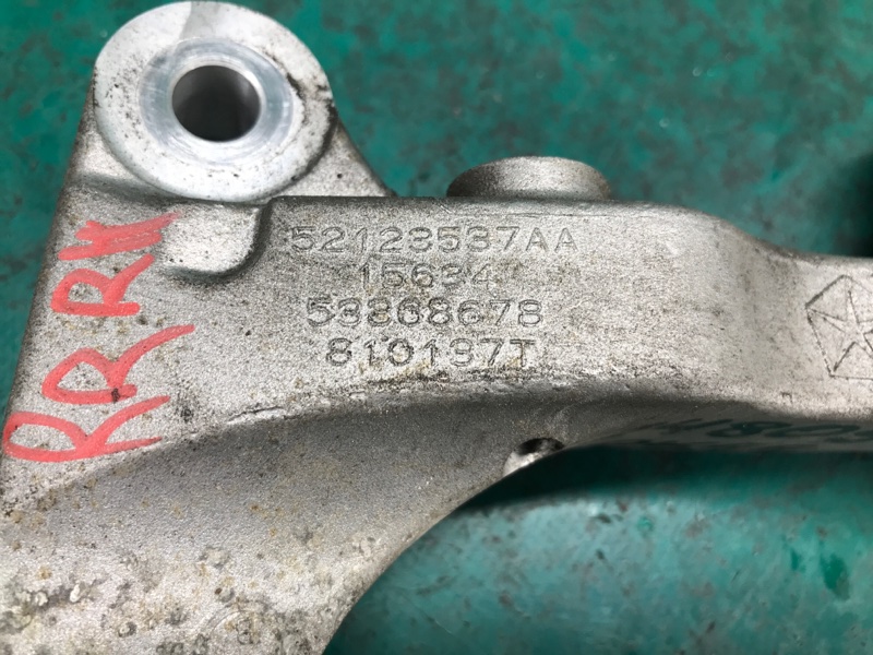 Кронштейн промежуточного вала правый CHEROKEE 14- 2017 Внедорожник 2.4 Кронштейн промежуточного вала правый CHEROKEE 14- 2017 Внедорожник 2.4