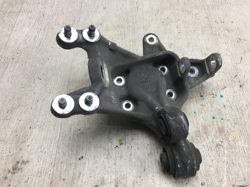 Цапфа задняя правая HYUNDAI SONATA YF 10-14 2012 YF 2.4 G4KK 52720-4R010 Б/У