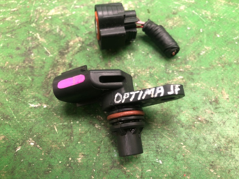 Запчасть датчик положения распредвала KIA OPTIMA JF 15-20 2018 JF 2.4 G4KJ 39350-2G000 Б/У Датчик положения распредвала KIA OPTIMA JF 15-20 2018 JF 2.4 G4KJ 39350-2G000 Б/У