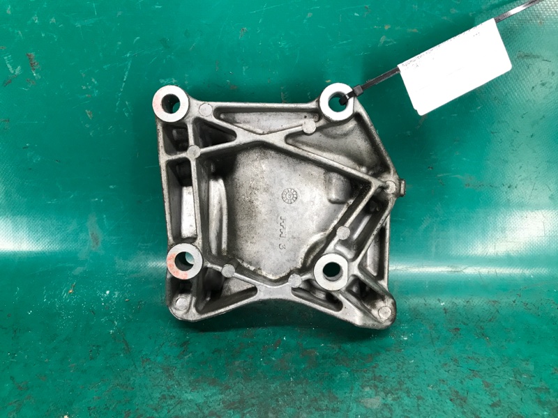 Кронштейн компрессора кондиционера CL 97-03 1998 COUPE 2.3 F23A1