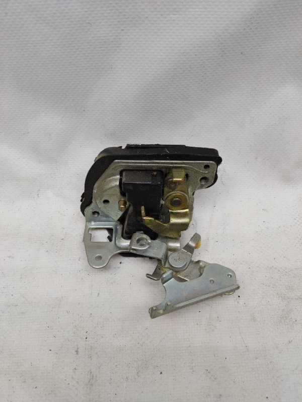 Замок крышки багажника задний правый LEXUS LX470 98-07 Б/У