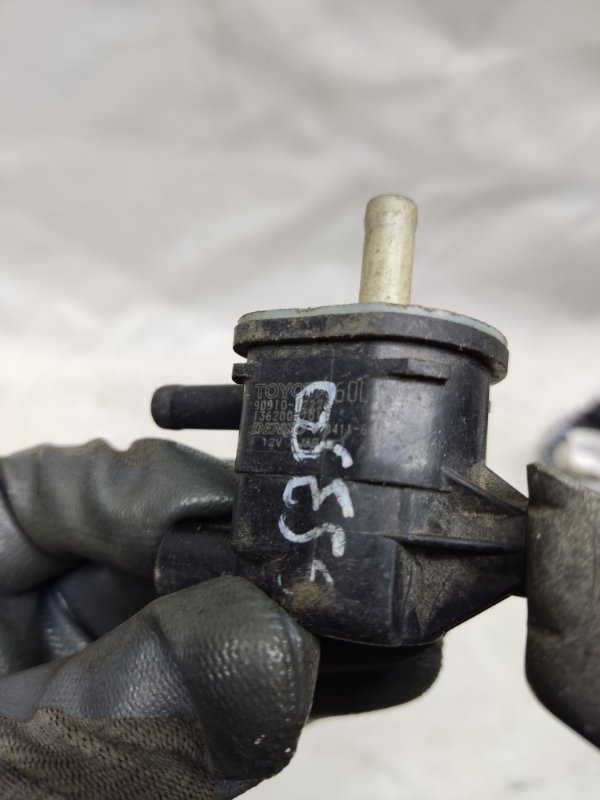 Клапан электромагнитный (вакуумный) GS350 GS300 05-11