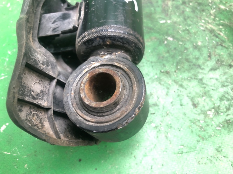 Амортизатор задний SORENTO XM 09-14 2009 XM 2.4 G4KE Амортизатор задний SORENTO XM 09-14 2009 XM 2.4 G4KE