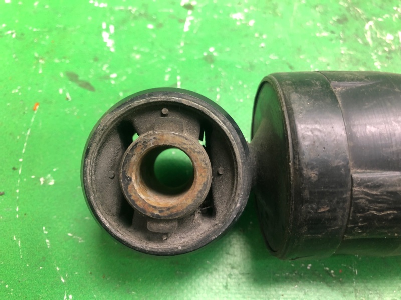 Амортизатор задний KIA SORENTO XM 09-14 XM 2.4 G4KE Амортизатор задний KIA SORENTO XM 09-14 XM 2.4 G4KE