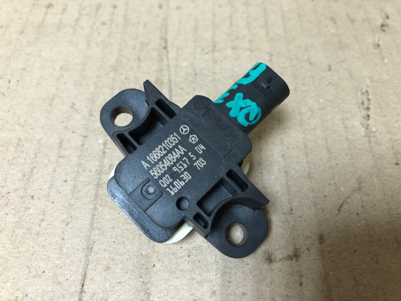 Датчик удара передний правый INFINITI QX30 16-20 K8836-5DA0A Б/У