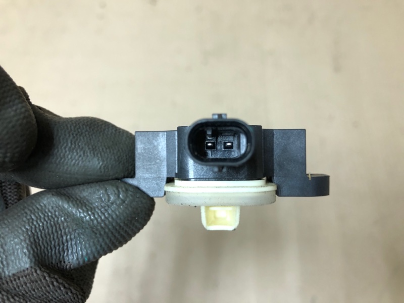 Датчик удара передний правый INFINITI QX30 16-20