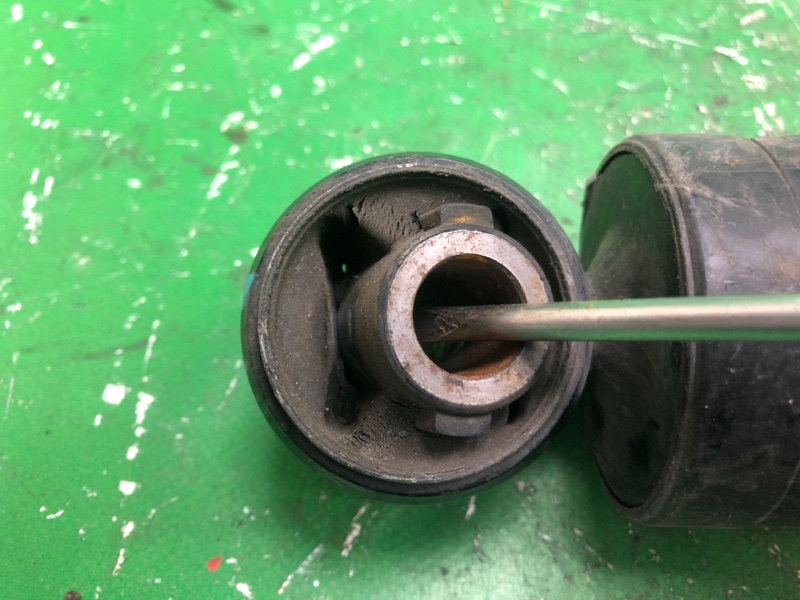 Амортизатор задний SORENTO XM 09-14 2012 XM 2.4 G4KJ