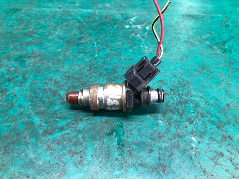 Форсунка топливная CL 97-03 1998 COUPE 2.3 F23A1 Форсунка топливная CL 97-03 1998 COUPE 2.3 F23A1