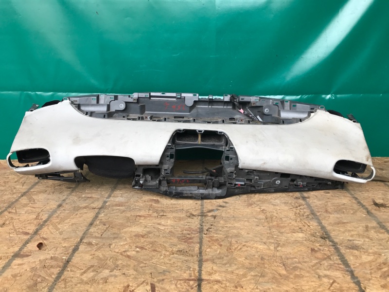 Запчасть торпедо TOYOTA PRIUS 16- 2016 Хэтчбек 1.8 2ZRFXE 55302-47130-B1 Б/У Торпедо TOYOTA PRIUS 16- 2016 Хэтчбек 1.8 2ZRFXE 55302-47130-B1 Б/У