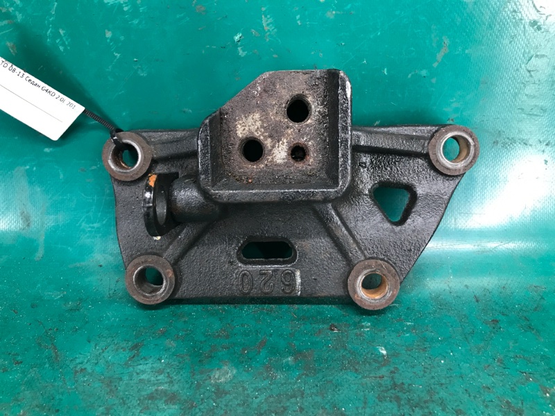 Кронштейн КПП левый KIA FORTE/CERATO TD 08-13 2012 Седан G4KD 2.0L 45210-3B620 Б/У