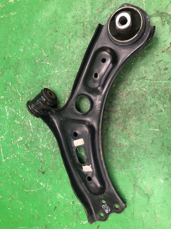 Рычаг передней подвески нижний правый RENEGADE (BU) 14- 2018 BU 2.4 ED6 Рычаг передней подвески нижний правый RENEGADE (BU) 14- 2018 BU 2.4 ED6