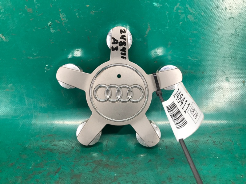 Заглушка колесного диска AUDI A3 (8V) 12–17 2015 Седан CNSB 1.8L 8R0 601 165 Б/У