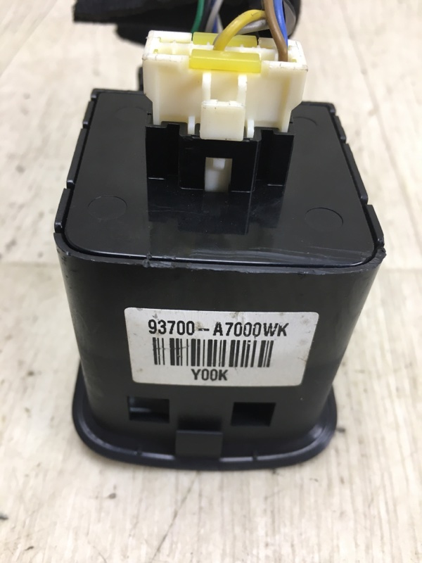 Блок кнопок торпедо FORTE YD 12- 2015 YD 1.8 G4NB Блок кнопок торпедо FORTE YD 12- 2015 YD 1.8 G4NB