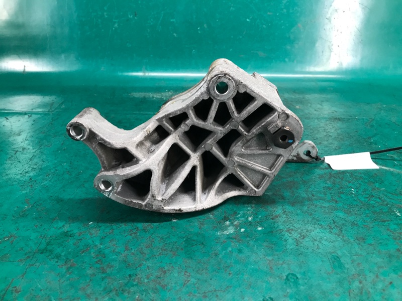 Кронштейн насоса ГУР MAGENTIS 05–10 2008 MG 2.4