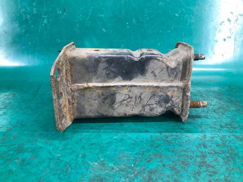 Кронштейн усилителя переднего бампера SEQUOIA 01-07