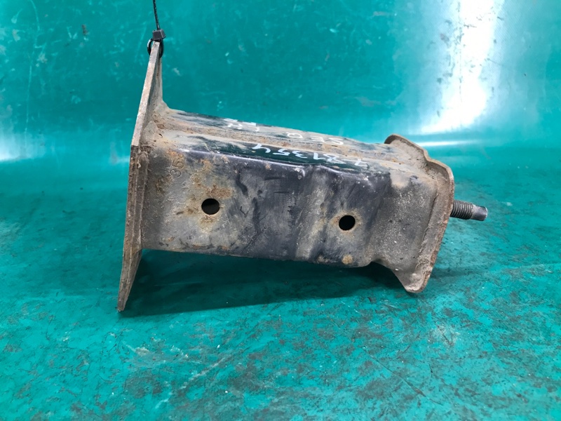 Кронштейн усилителя переднего бампера SEQUOIA 01-07