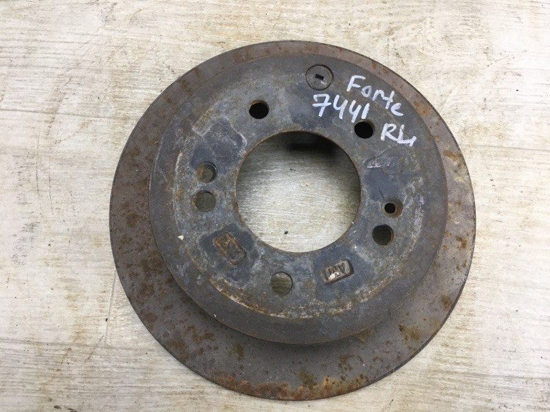 Запчасть тормозной диск задний KIA FORTE/CERATO TD 08-13 2009 TD 2.0 G4KD 58411-2K300 Б/У Тормозной диск задний KIA FORTE/CERATO TD 08-13 2009 TD 2.0 G4KD 58411-2K300 Б/У