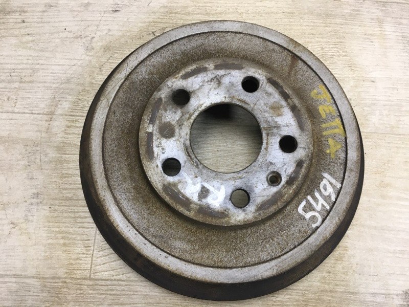 Тормозной барабан VOLKSWAGEN JETTA USA 10-17 2011 162 CBTA 2.5L 5C0 609 617 A Б/У