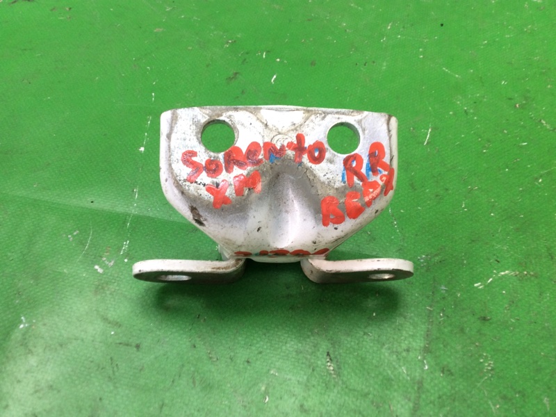 Петля двери верхняя задняя правая SORENTO XM 09-14 2012 XM 2.4 G4KJ Петля двери верхняя задняя правая SORENTO XM 09-14 2012 XM 2.4 G4KJ