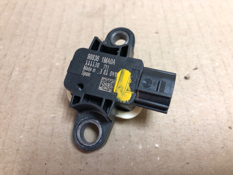 Датчик удара передний левый NISSAN JUKE 10-19 2012 Хетчбек 1.6 MR16DDT K8836-1MA0A Б/У